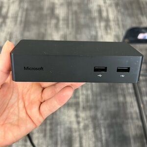 (D0) Microsoft Surface Dock 2 Surface Pro Docking Station  dock/ power supply